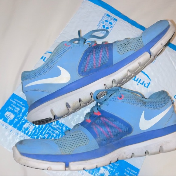 Nike size 8.5 running shoes - Picture 1 of 1